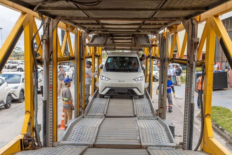 primeiro carregamento de veículos