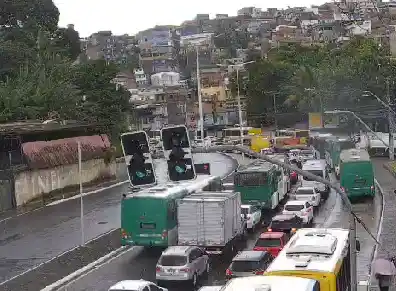 Obra emergencial no final da Avenida Fernandes da Cunha